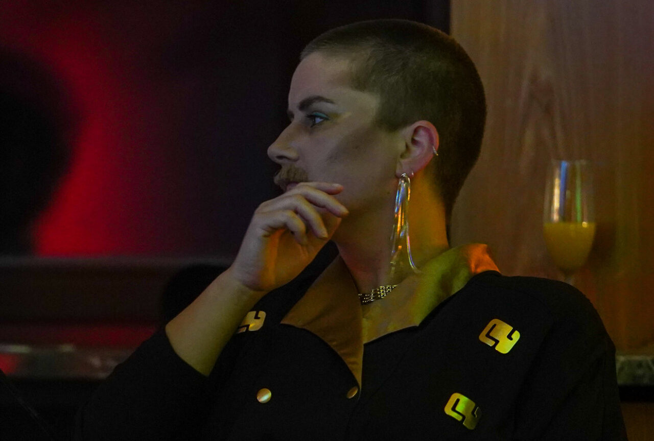 Das Porträt zeigt Nora Schön.